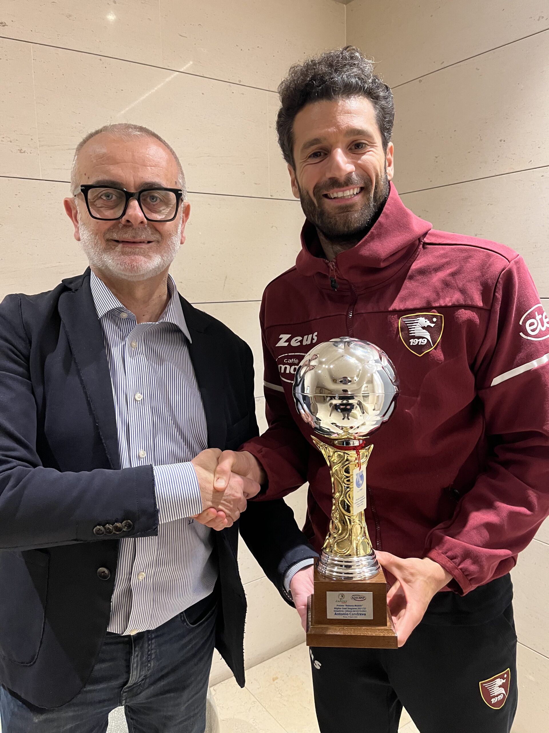 Consegnato ad Antonio Candreva il Premio Rabona Mobile per il più bel gol della stagione 2021/2022